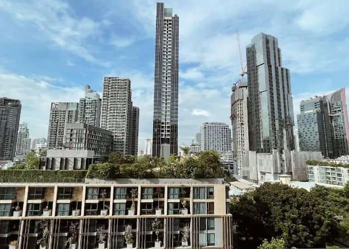 Luxurious With Train Access Apartment Bangkok