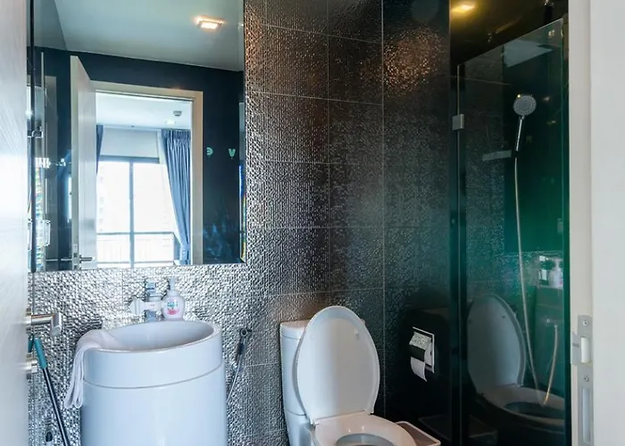 Luxurious With Train Access Apartment Bangkok