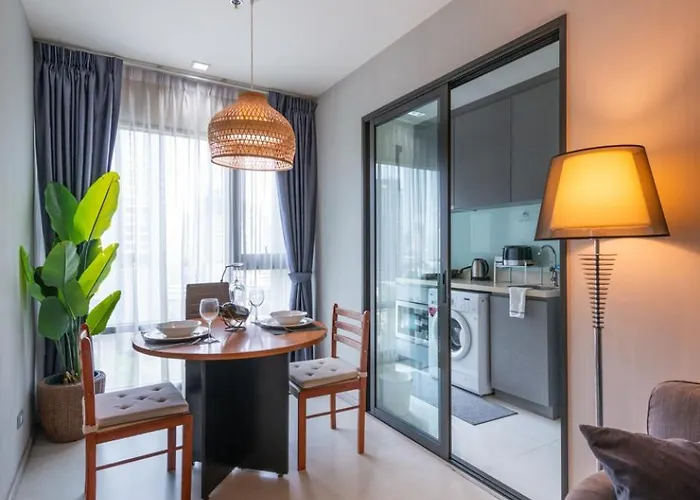 Luxurious With Train Access Apartment *