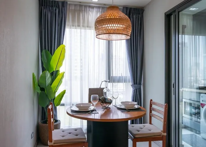 Luxurious With Train Access Apartment Bangkok